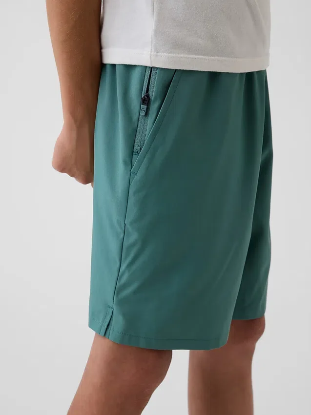 Barnshorts i avslappnad passform med snabbtorkande material