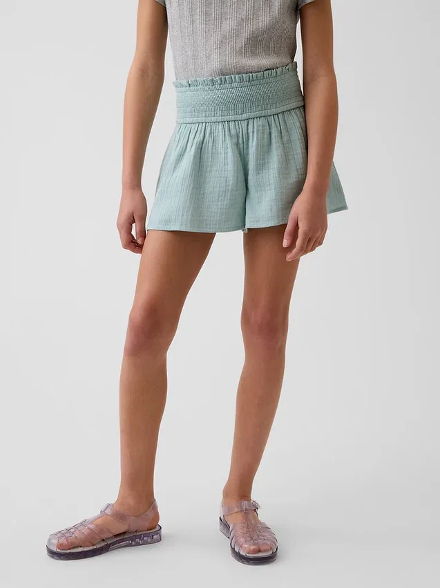 Barnshorts i bomullsgasväv med fjärilskant