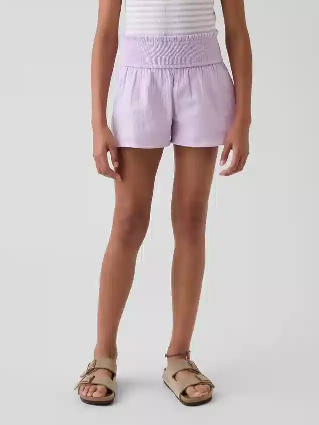 Barnshorts i bomullsgasväv med fjärilskant