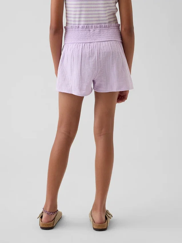 Barnshorts i bomullsgasväv med fjärilskant