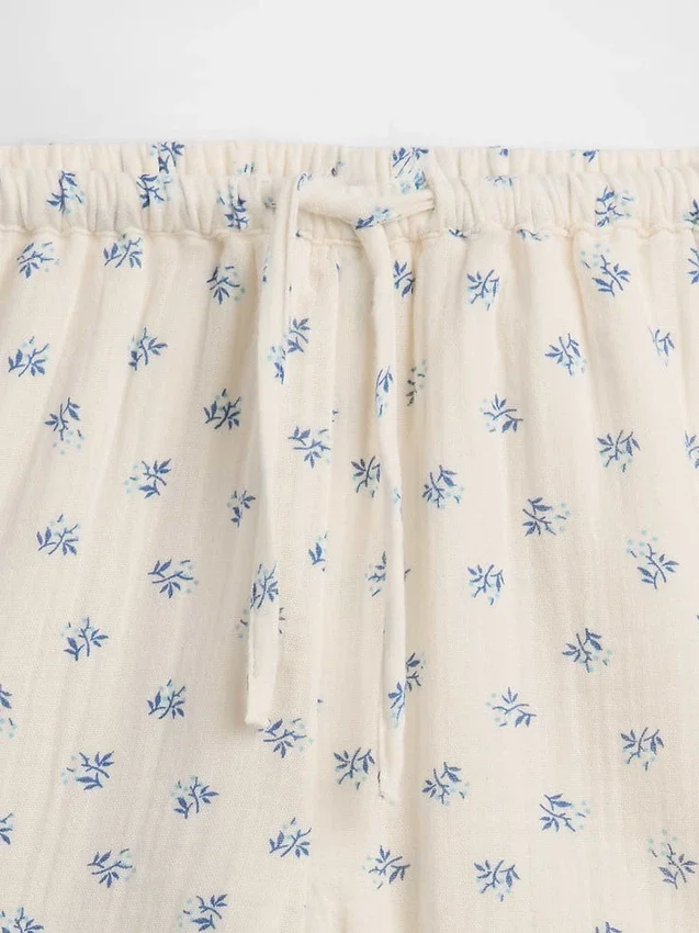 Barnshorts i bomullsgasväv med volanger