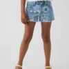 Barnshorts i denim med låg midja och blommönster