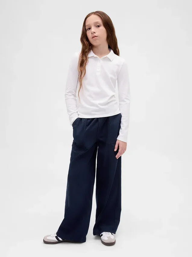 Barnuniform – bekväma byxor med vida ben