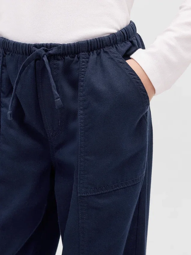 Barnuniform – bekväma byxor med vida ben