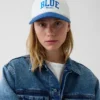 Baseballkeps med blå logotyp