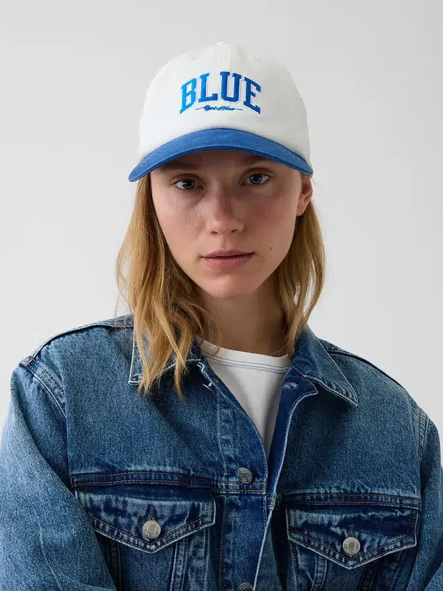 Baseballkeps med blå logotyp