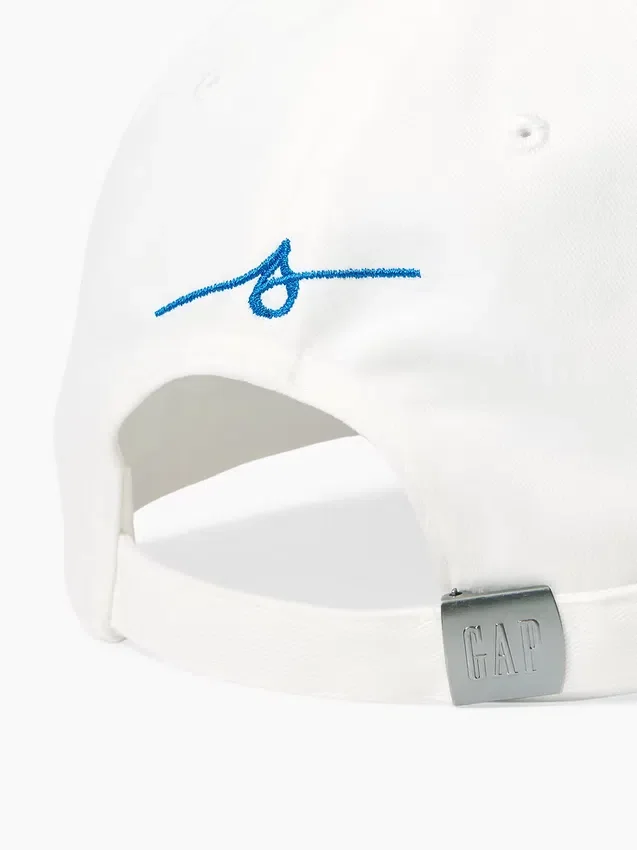 Baseballkeps med blå logotyp