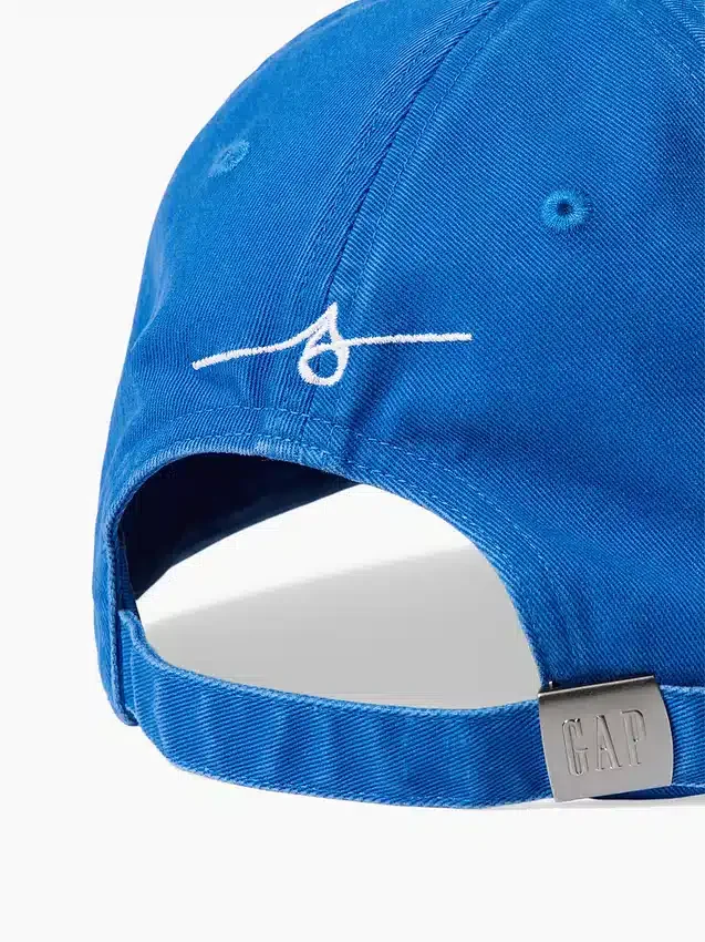 Baseballkeps med blå logotyp