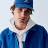 Baseballkeps med blå logotyp