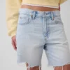 Bermudashorts i denim med medelhög midja och lös passform