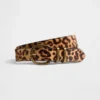 Bälten i leopardmönstrat kalvskinn
