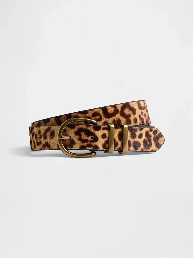 Bälten i leopardmönstrat kalvskinn