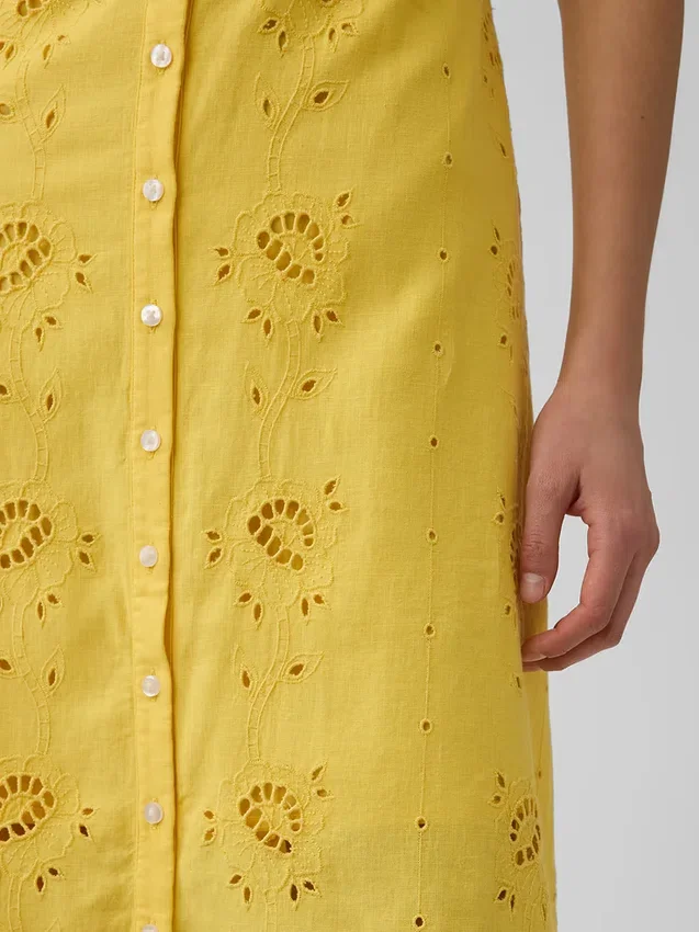Broderad maxiklänning i linneblandning med spaghettiband