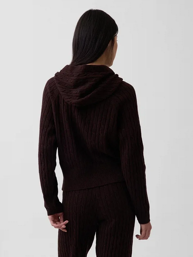 CashSoft-hoodie i avslappnad kabelstickning