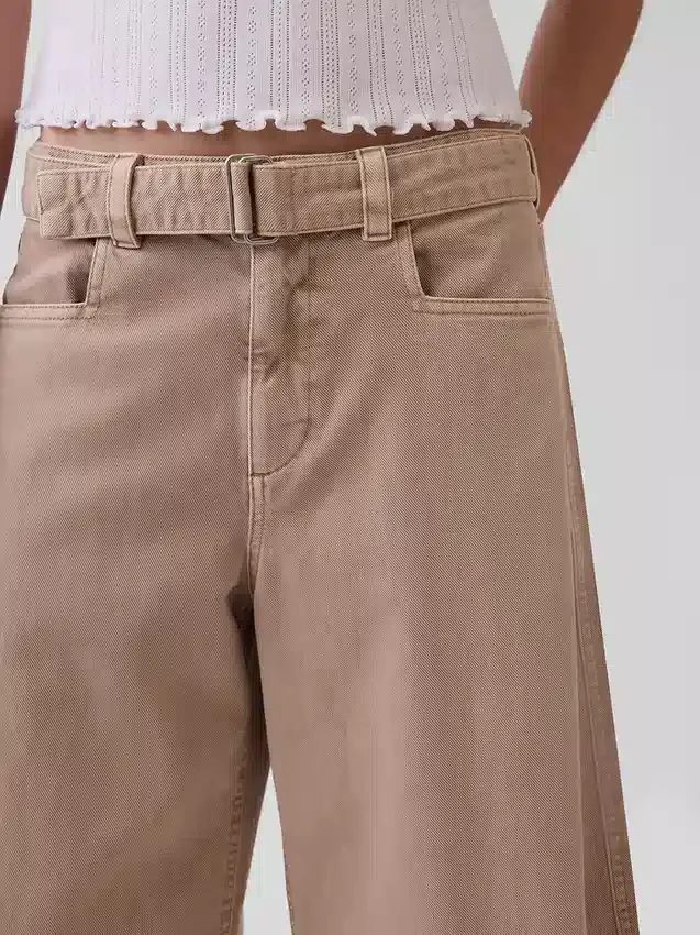 Culottebyxor med medelhög midja och bälten