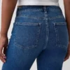 Curvy högmidjade 90-talsinspirerade smala raka Jeans