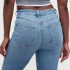 Curvy högmidjade 90-talsinspirerade smala raka Jeans