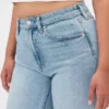 Curvy högmidjade 90-talsinspirerade smala raka Jeans