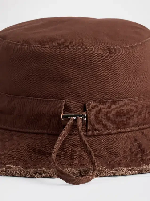 Fransad buckethat