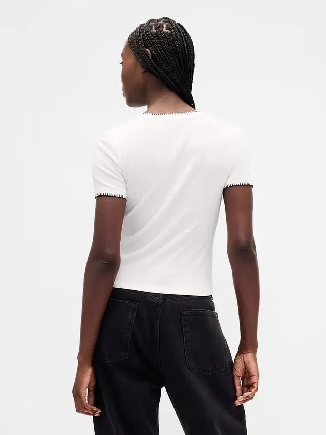 Gap × Disney Tim Burtons ”The Nightmare Before Christmas” – modern T-shirt med smal passform