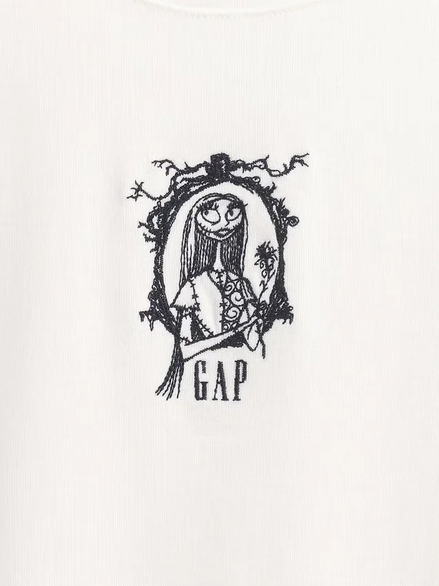 Gap × Disney Tim Burtons ”The Nightmare Before Christmas” – modern T-shirt med smal passform