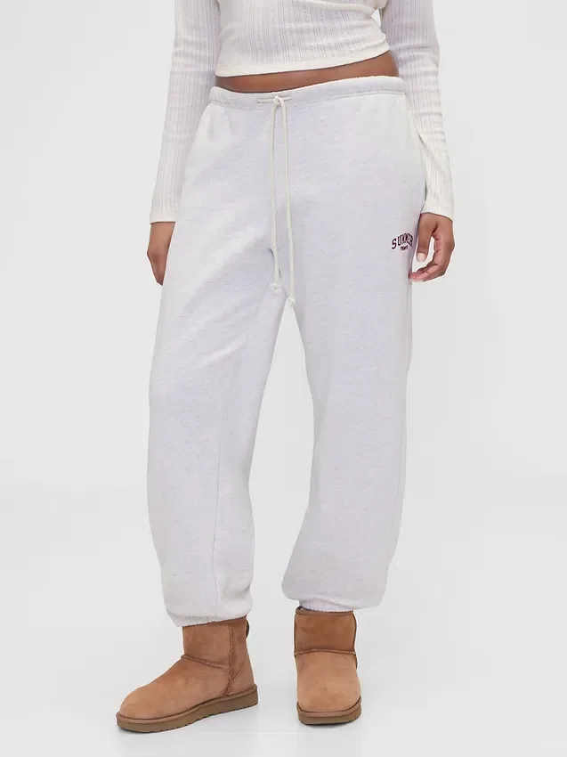 GAP × Summer Fridays tjocka joggingbyxor med avslappnad passform och logotyp