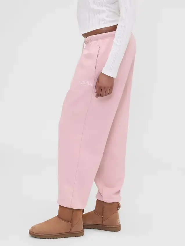 GAP × Summer Fridays tjocka joggingbyxor med avslappnad passform och logotyp