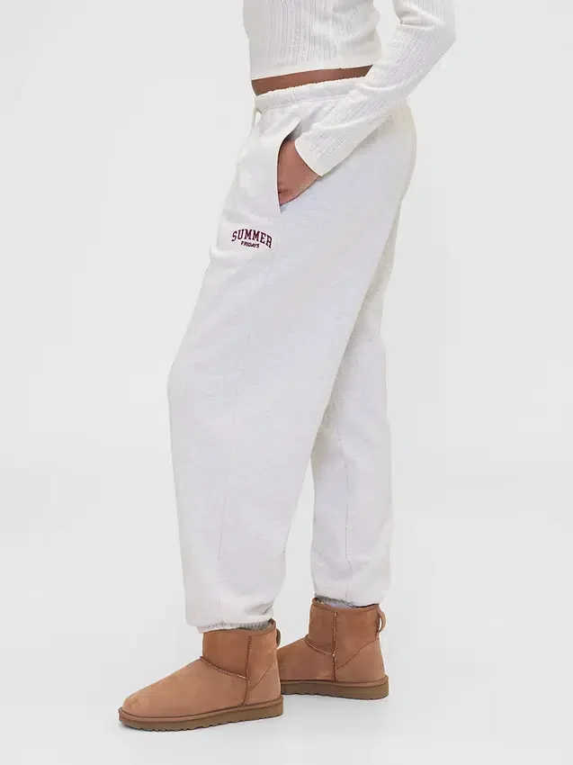 GAP × Summer Fridays tjocka joggingbyxor med avslappnad passform och logotyp