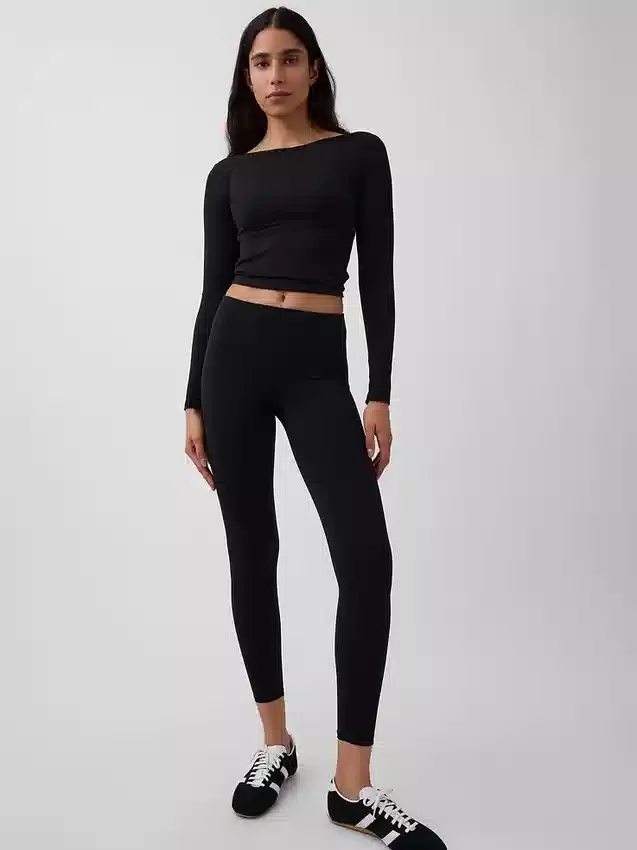 GapFit Smooth T-shirt med båthals