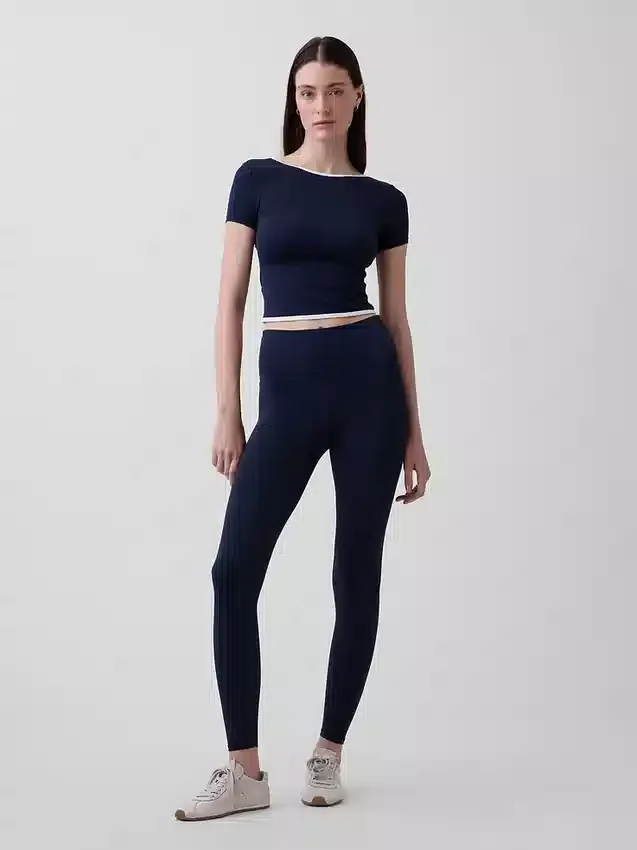 GapFit Smooth vändbar crop-top med omlott