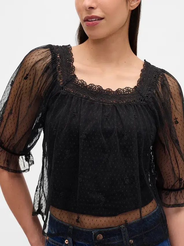Genomskinlig broderad topp i tyll