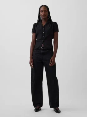 Genomskinlig peplum-top med knappar framtill