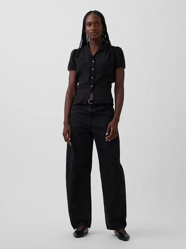 Genomskinlig peplum-top med knappar framtill