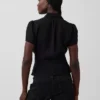Genomskinlig peplum-top med knappar framtill