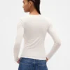 Genomskinlig ribbad Henley-T-shirt