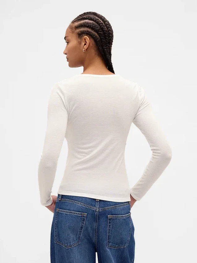 Genomskinlig ribbad Henley-T-shirt