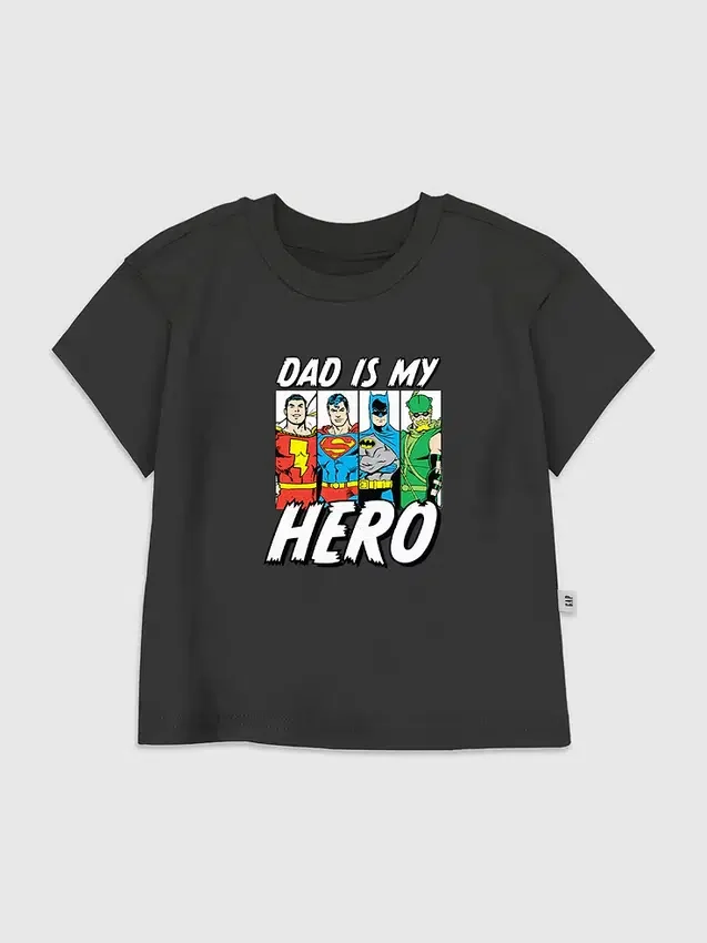 Grafisk T-shirt för småbarn med DC Comics Justice League Hero Dad