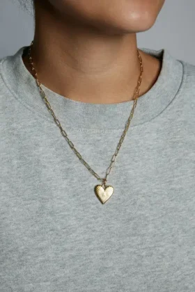 Hart Small Ribbed Heart of Gold-halsband