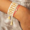 Hart vitt och guldfärgat Mama-armband