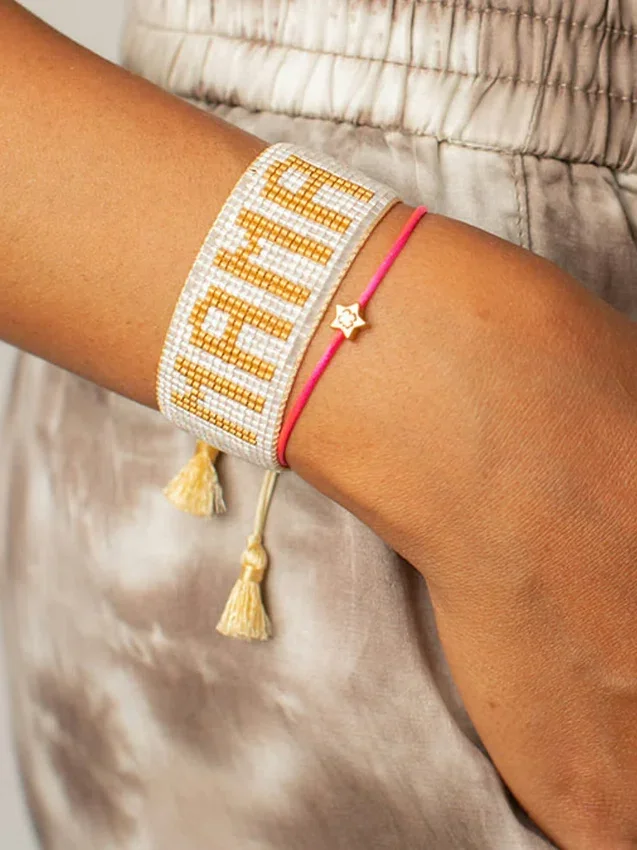 Hart vitt och guldfärgat Mama-armband