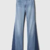Högmidjade 70-talsinspirerade flare-Jeans med lappar