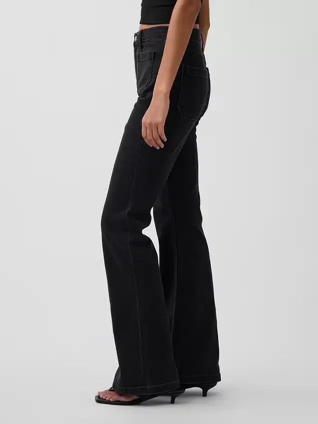 Högmidjade 70-talsjeans med utsvängda ben