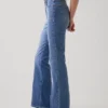 Högmidjade 70-talsjeans med utsvängda ben