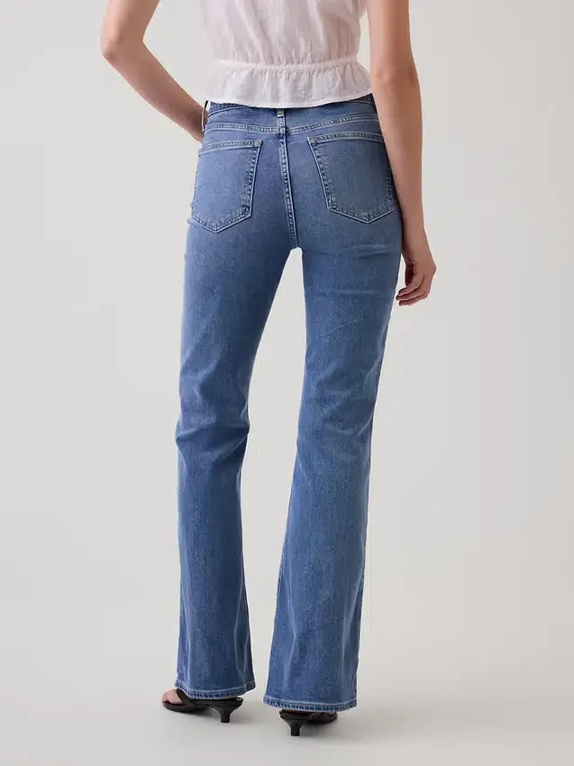 Högmidjade 70-talsjeans med utsvängda ben
