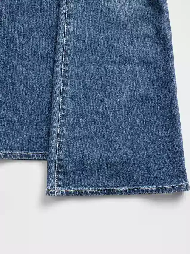 Högmidjade 70-talsjeans med utsvängda ben