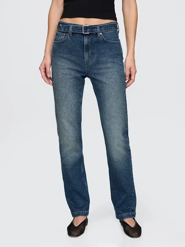 Högmidjade, bältade 90-talsinspirerade smala raka jeans