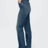 Högmidjade, bältade 90-talsinspirerade smala raka jeans