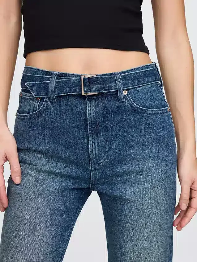 Högmidjade, bältade 90-talsinspirerade smala raka jeans