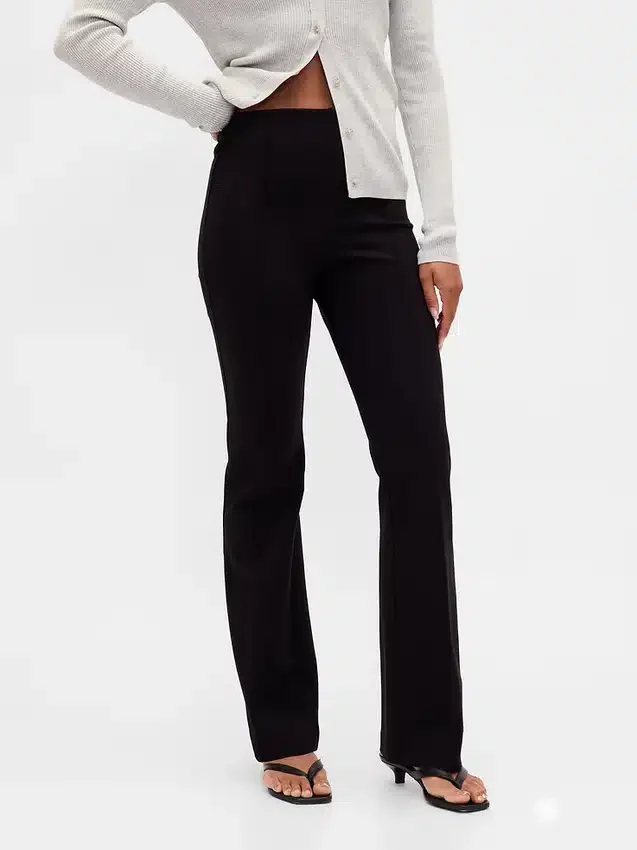 Högmidjade, dubbelstickade byxor i bootcut-modell