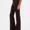 Högmidjade, dubbelstickade byxor i bootcut-modell